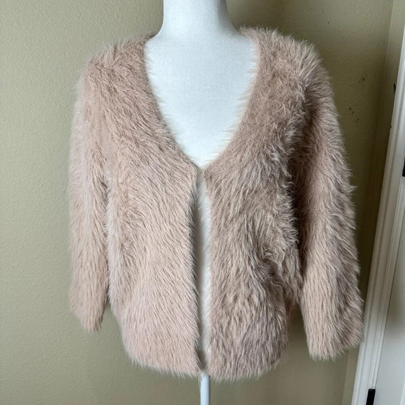 MOLLY BRACKEN Faux Fur Eyelash Cropped Open Front Blush Pink Cardigan Size Small - Picture 2 of 10
